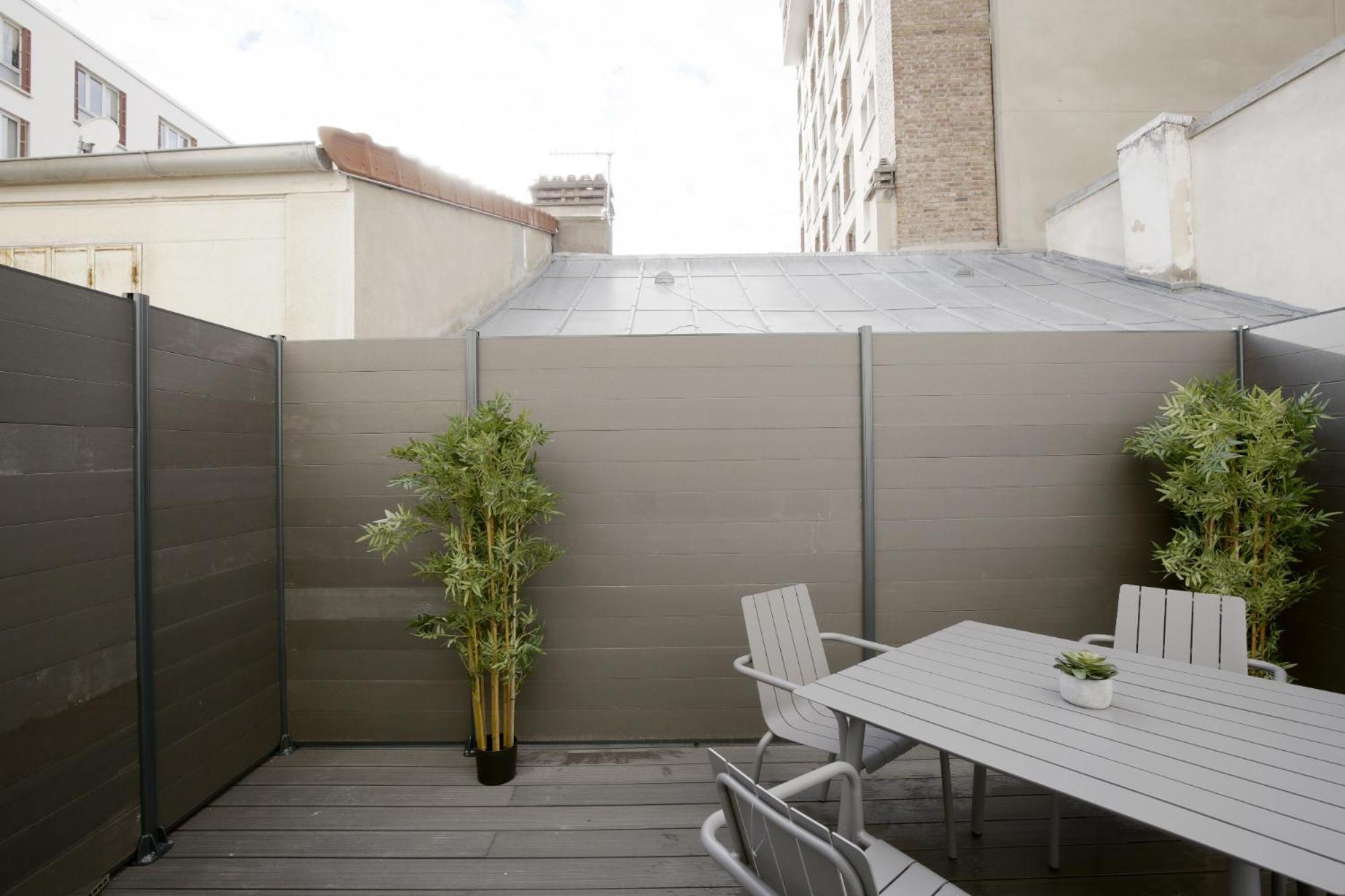 In A Designer With Private Terrace Appartement Parijs