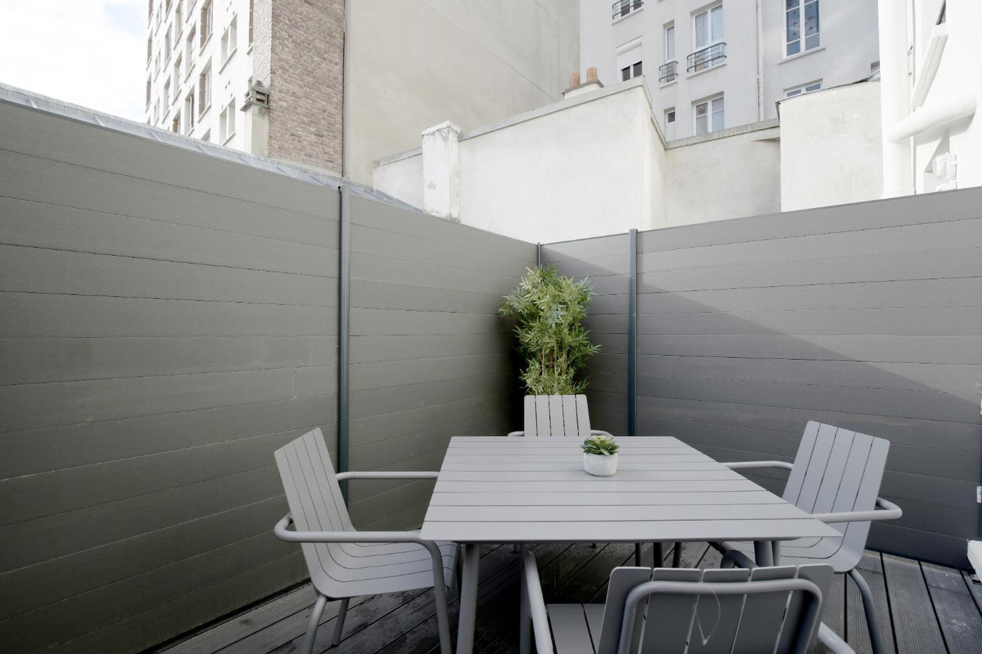 In A Designer With Private Terrace Appartement Parijs