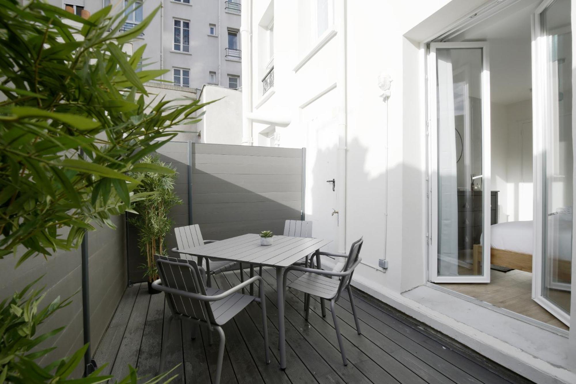 In A Designer With Private Terrace Appartement
